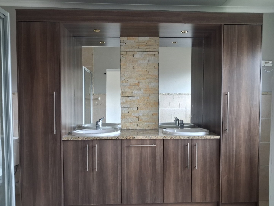 To Let 3 Bedroom Property for Rent in Hillside Free State